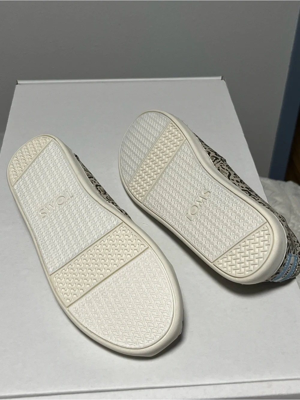 TOMS Kids Leopard Print Slip-On Shoes in Tan and Black Size Y5